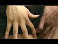 揺れる電車の中で 桃尻OL vs 熟尻人妻