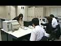 揺れる電車の中で 桃尻OL vs 熟尻人妻