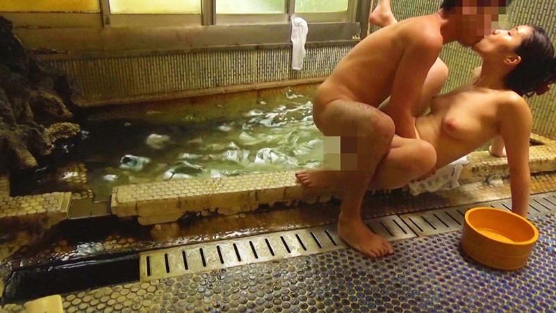 混浴で一人になった熟女を狙え!2 8時間2枚組