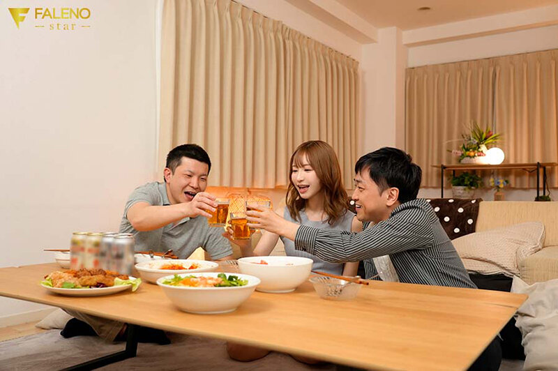 宅飲み逆NTR 親友のカノジョが即勃起するボクを弄び何度も杭打ち騎乗位で連続射精。天使もえ