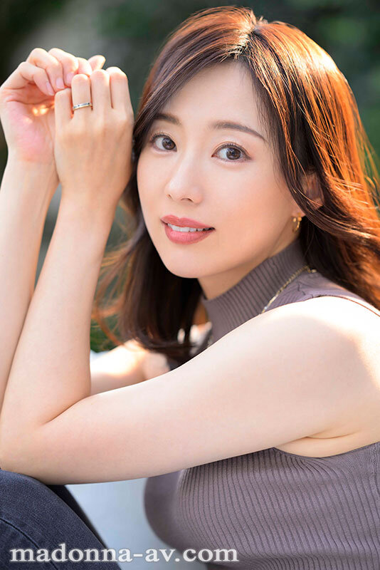 Madonna超大型専属 新人 小野りんか 34歳 AV DEBUT 圧倒的中毒性、脳裏に焼き付く美貌とエロス―。 (ブルーレイディスク)