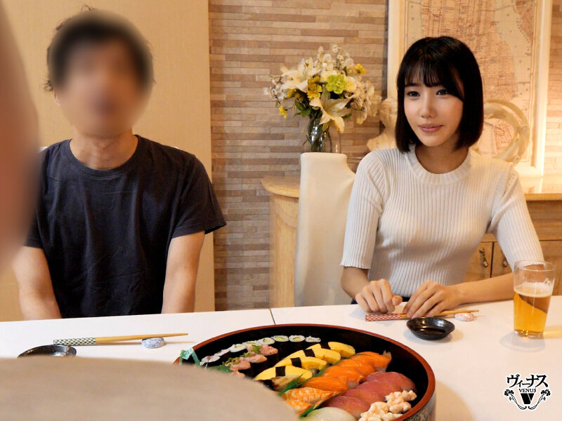 社内一キレイな先輩女子が早く結婚しろとうるさい両親を安心させるために恋人のフリを頼んだ後輩男子と実家に行ったら中出しセックスするハメに…何度もイカされて本当に好きになっちゃった 梅田みなみ
