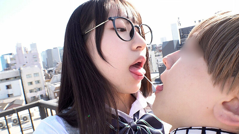 「キスぐらいイケるでしょ」「チューするの初めてなんだよ…」「えっもしかして童貞…!?」兄妹が青空の下で照れ照れ超濃密ベロキス体験ww 童貞兄のファーストキッスを奪っちゃった妹が濃厚接吻でミラクル発情// 彼氏がいるのにお兄ちゃんを生々しい接吻とともに生ハメ中…